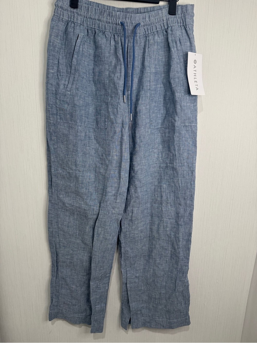 NWT ATHLETA 100% Linen. Retreat Linen Wide Leg Pant. Blue. Size 4. Beautiful!